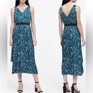NWOT Banana Republic Tack Pleated Flower Dress    Sz 0